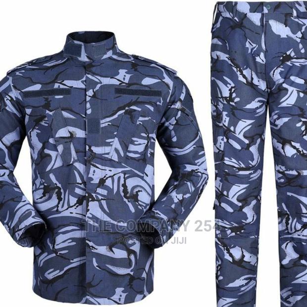 Tactical Millitary Combat Desert Uniforms 
Size S to 3xl .