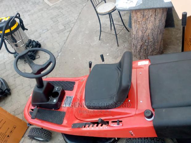 Ride on Lawn Mower - thumbnail 2