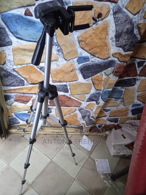 Generic Extendable 3110 Tripod - main view