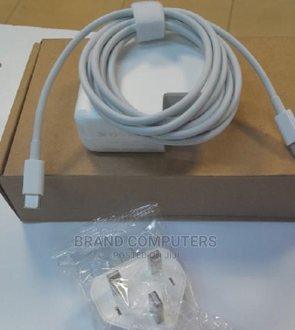 Apple 61W USB-C Power Adapter - main view