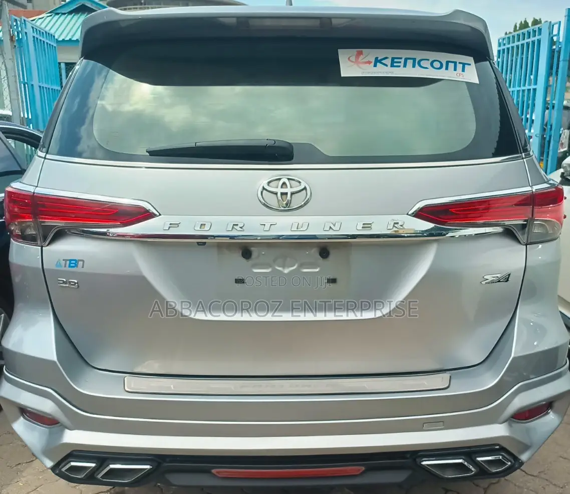 Toyota Fortuner 2.8 D AWD 2016 Silver