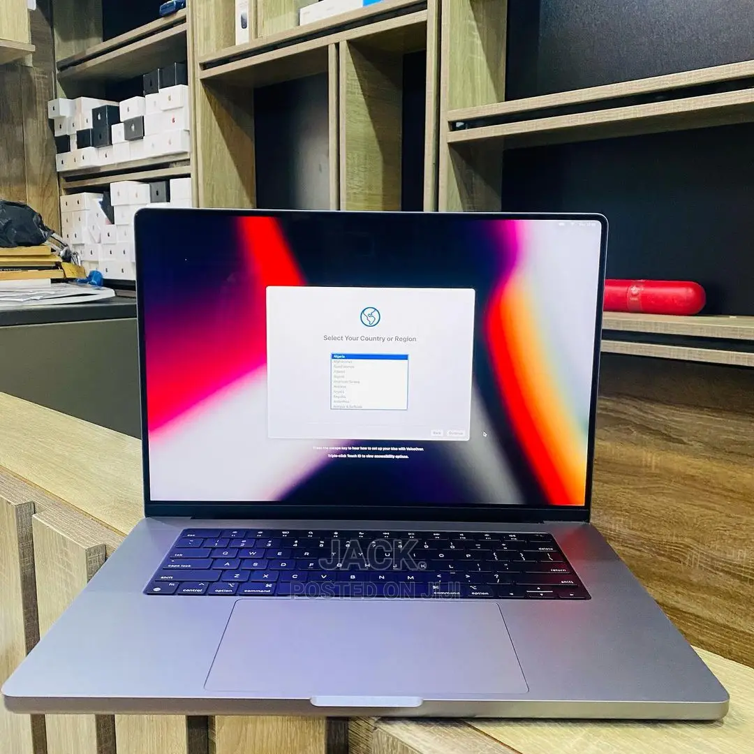 Laptop Apple MacBook Pro 2021 M1 16GB Apple M1 Pro SSD 512GB