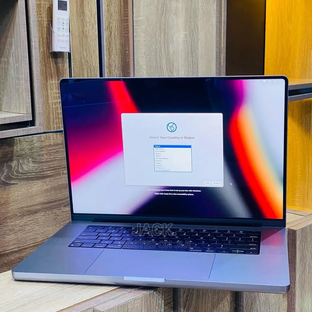Laptop Apple MacBook Pro 2021 M1 16GB Apple M1 Pro SSD 512GB