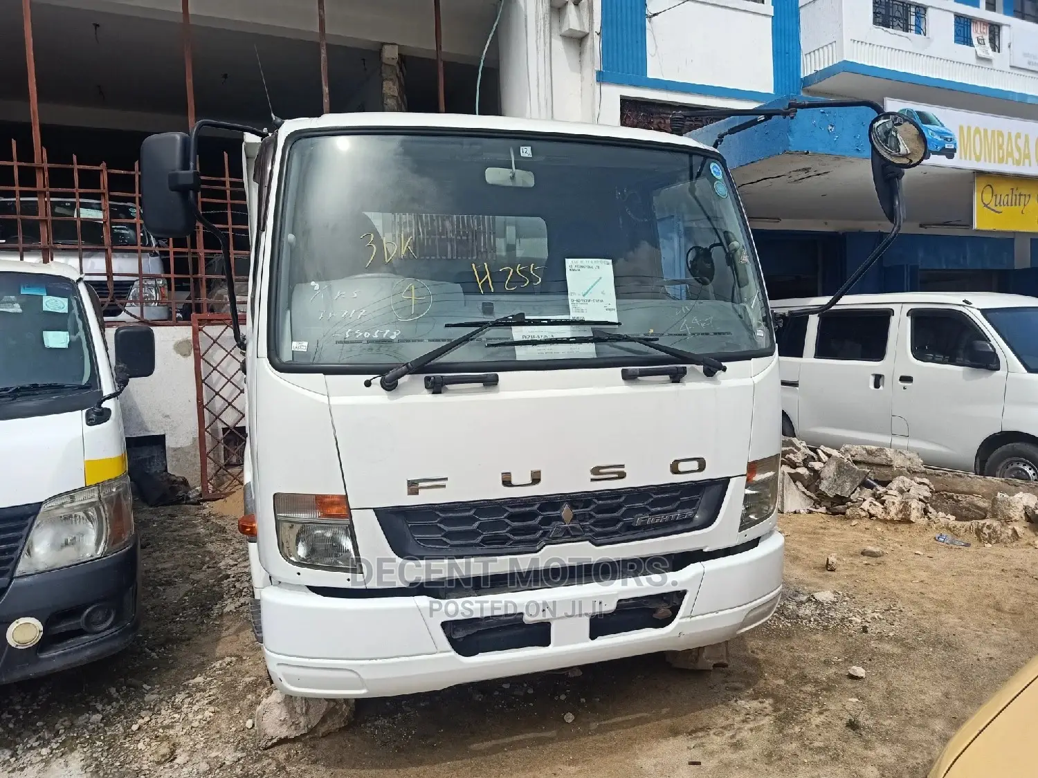Mitsubishi Fuso 2012 White