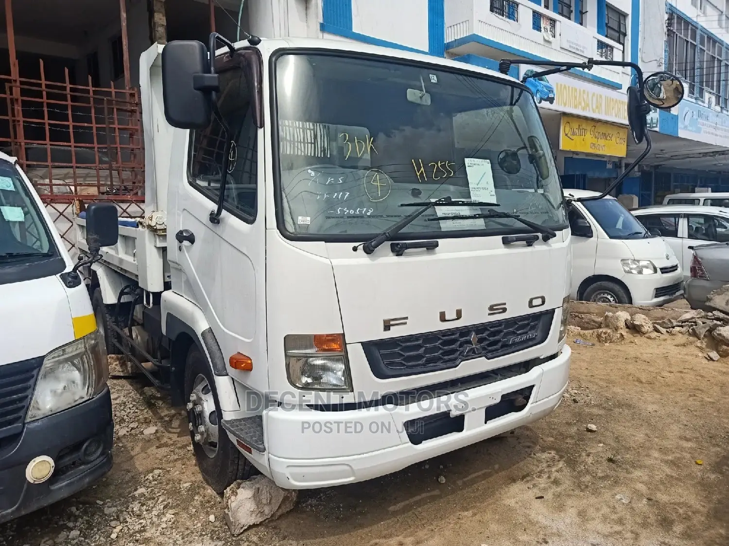 Mitsubishi Fuso 2012 White