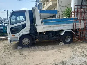 Mitsubishi Fuso 2012 White