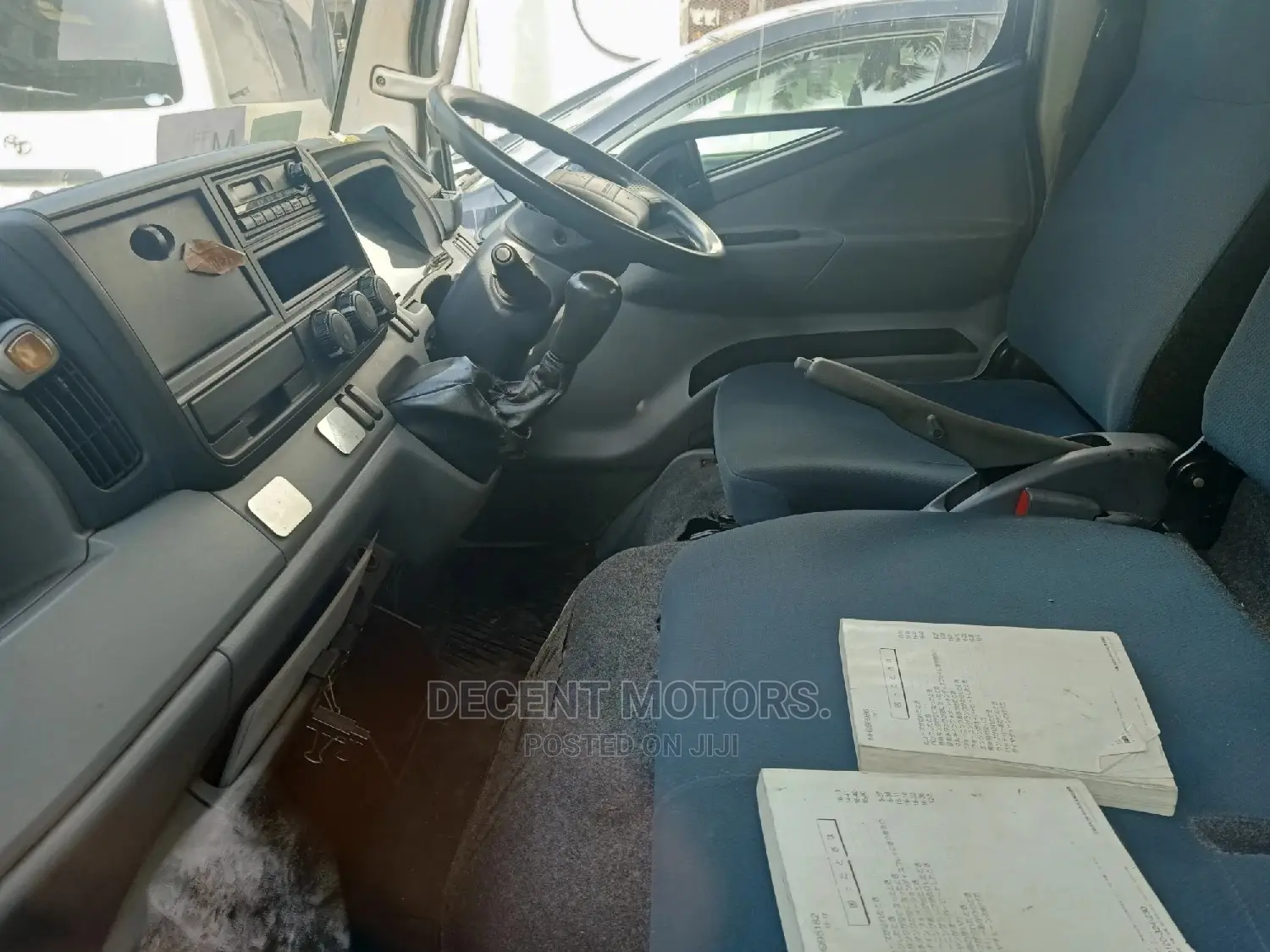 Mitsubishi Fuso 2013 White