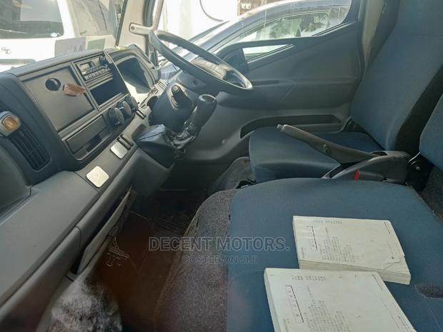 Mitsubishi Fuso 2013 White - thumbnail 6