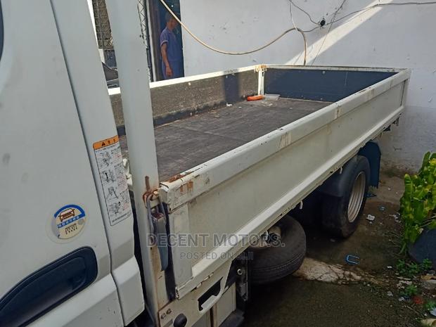 Mitsubishi Fuso 2013 White - thumbnail 5