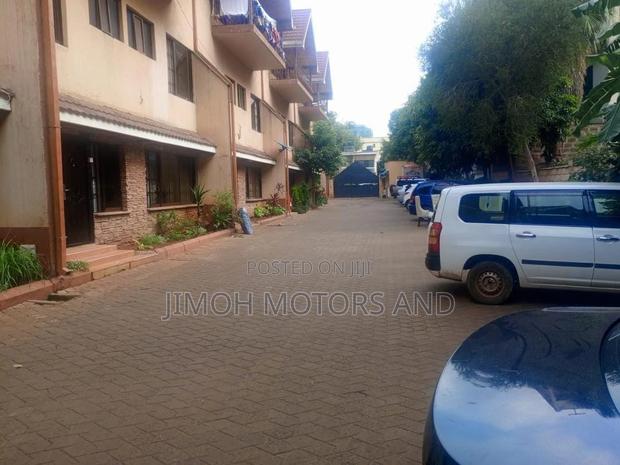 Furnished 4bdrm Shared Apartment for rent - thumbnail 3