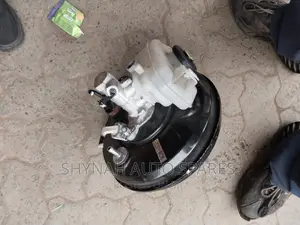 Brake Booster and Master Cylinder Complete Toyota 9l Box