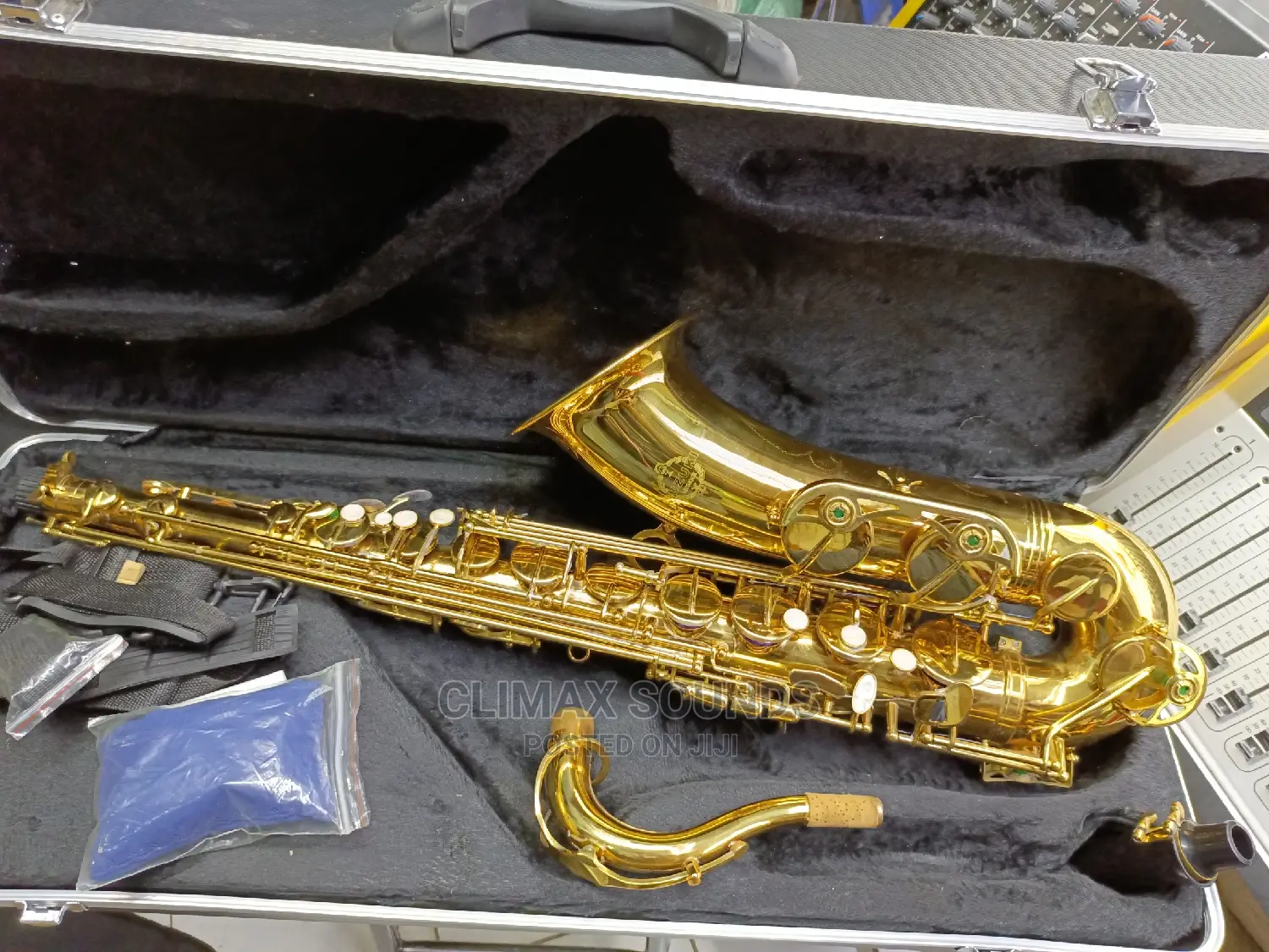 Suzuki Tenor Saxophone
