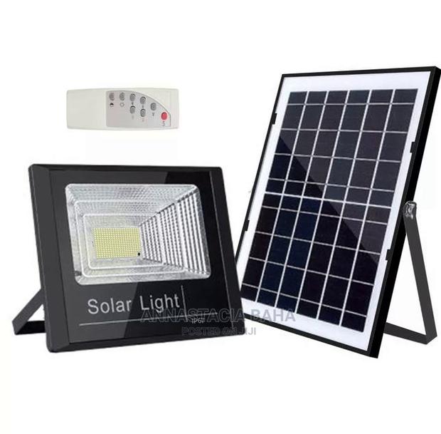 Solar Light 100W, Dusk to Dawn Security SOLAR FLOODLIGH - main view