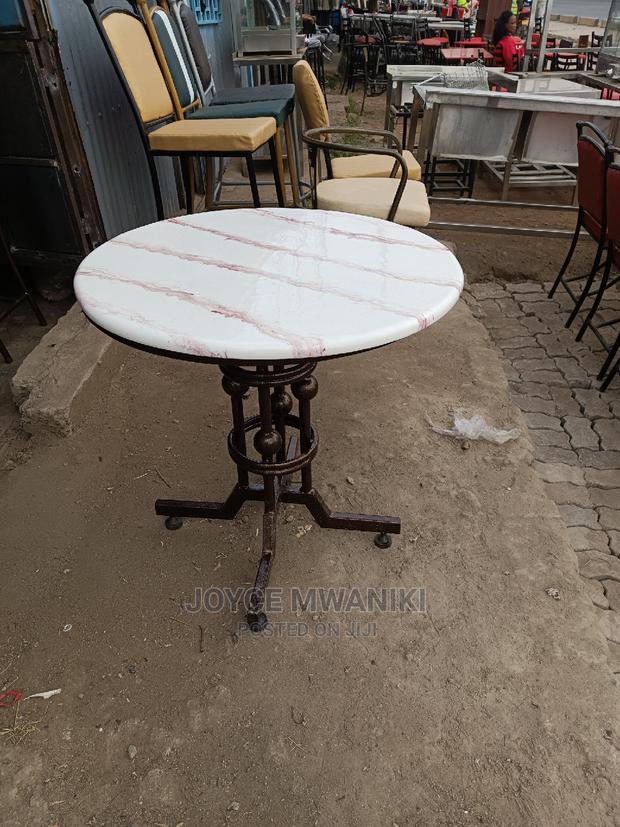 Round Restaurant Table With Powder Coating - main view