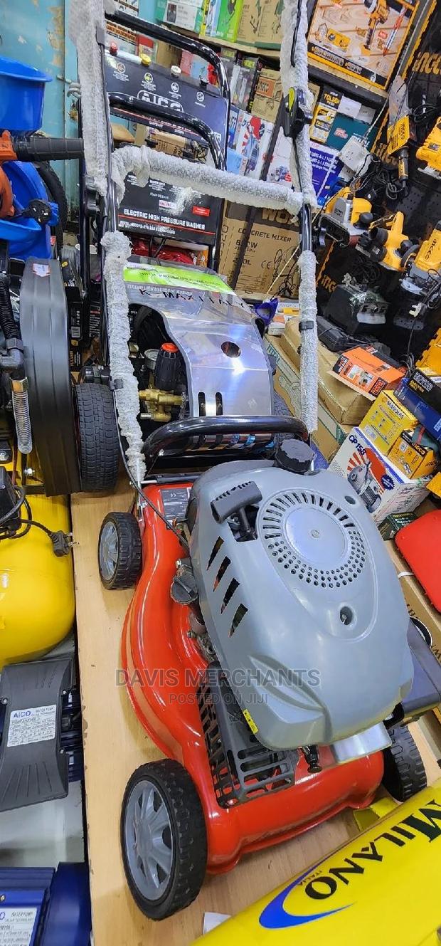 Petrol Lawn Mower With 4 Stroke Engine - main view
