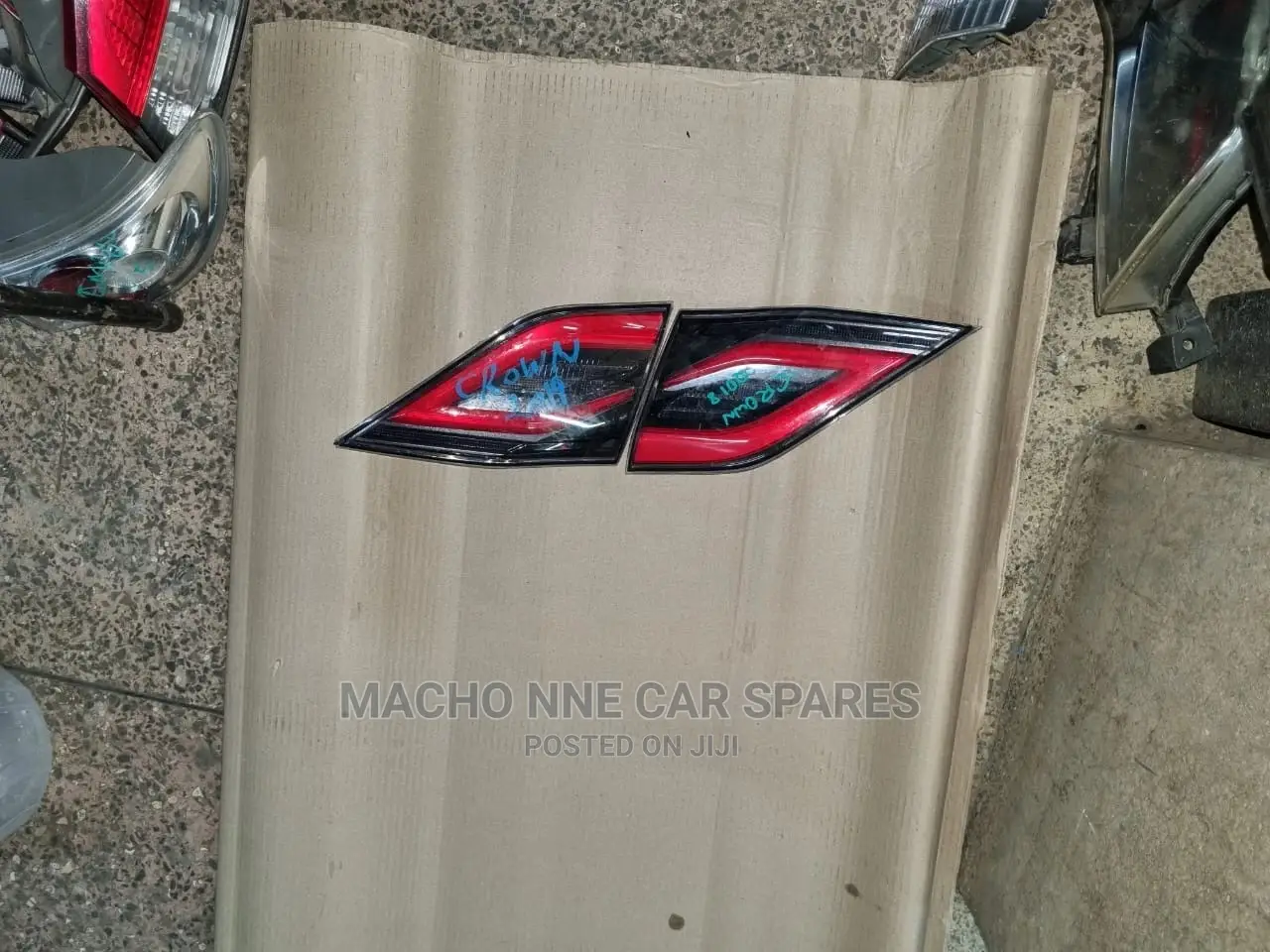 Toyota Crown Royal 2019 Bootlights