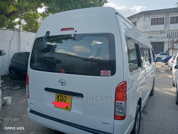 Toyota HiAce 2015 White - thumbnail 2