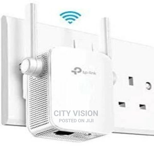 Tp-Link Ac1200 Wireless N Wall Extender - "Tl-Re305" - main view