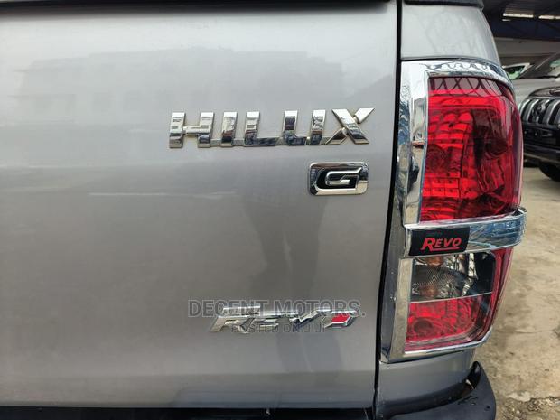 Toyota Hilux 2017 Silver - thumbnail 6
