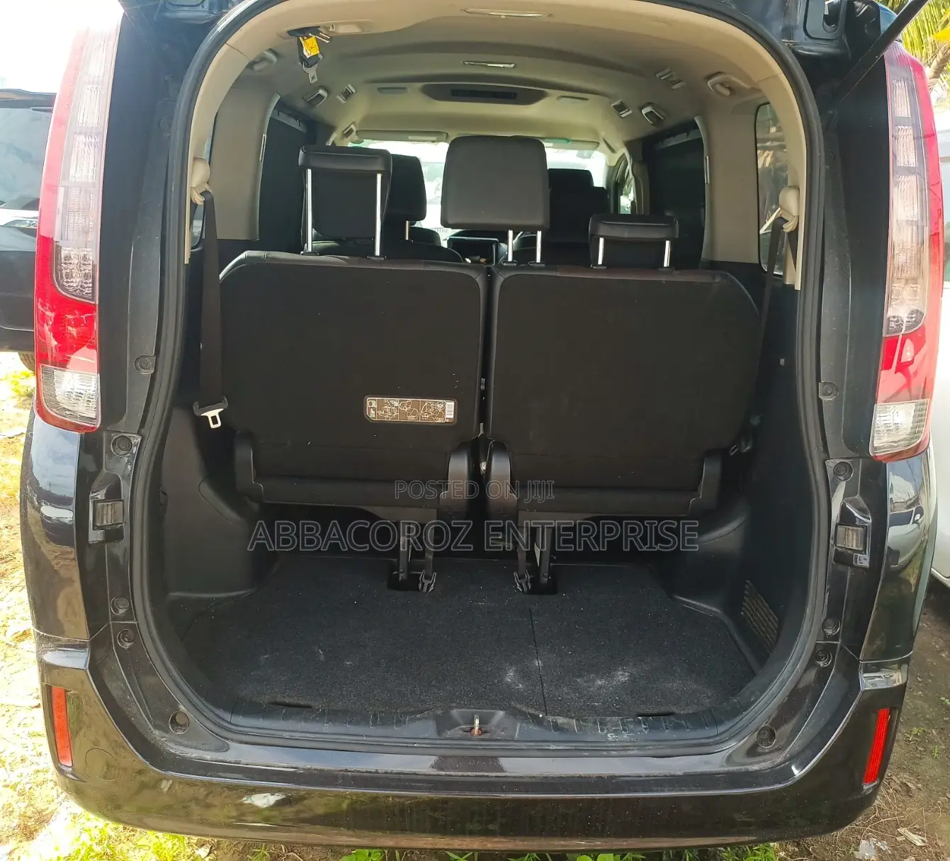 Toyota Esquire 1.8 FWD Hybrid (7 seater) 2016 Black