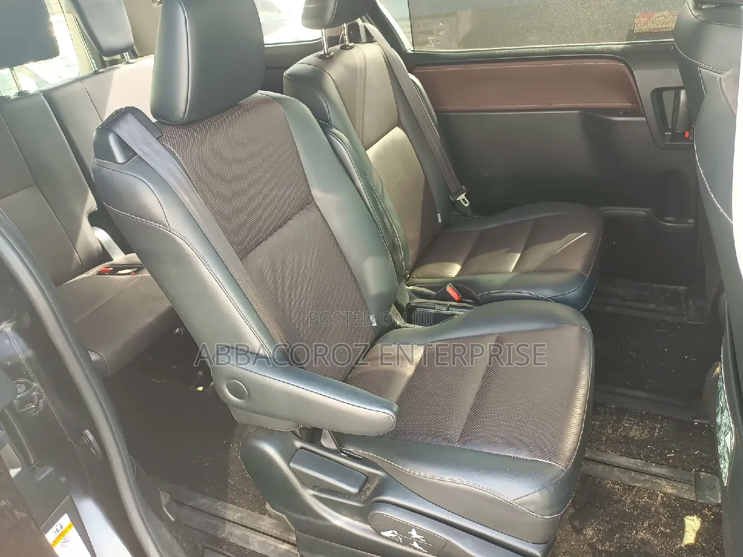 Toyota Esquire 1.8 FWD Hybrid (7 seater) 2016 Black