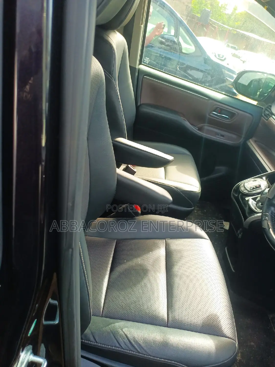 Toyota Esquire 1.8 FWD Hybrid (7 seater) 2016 Black