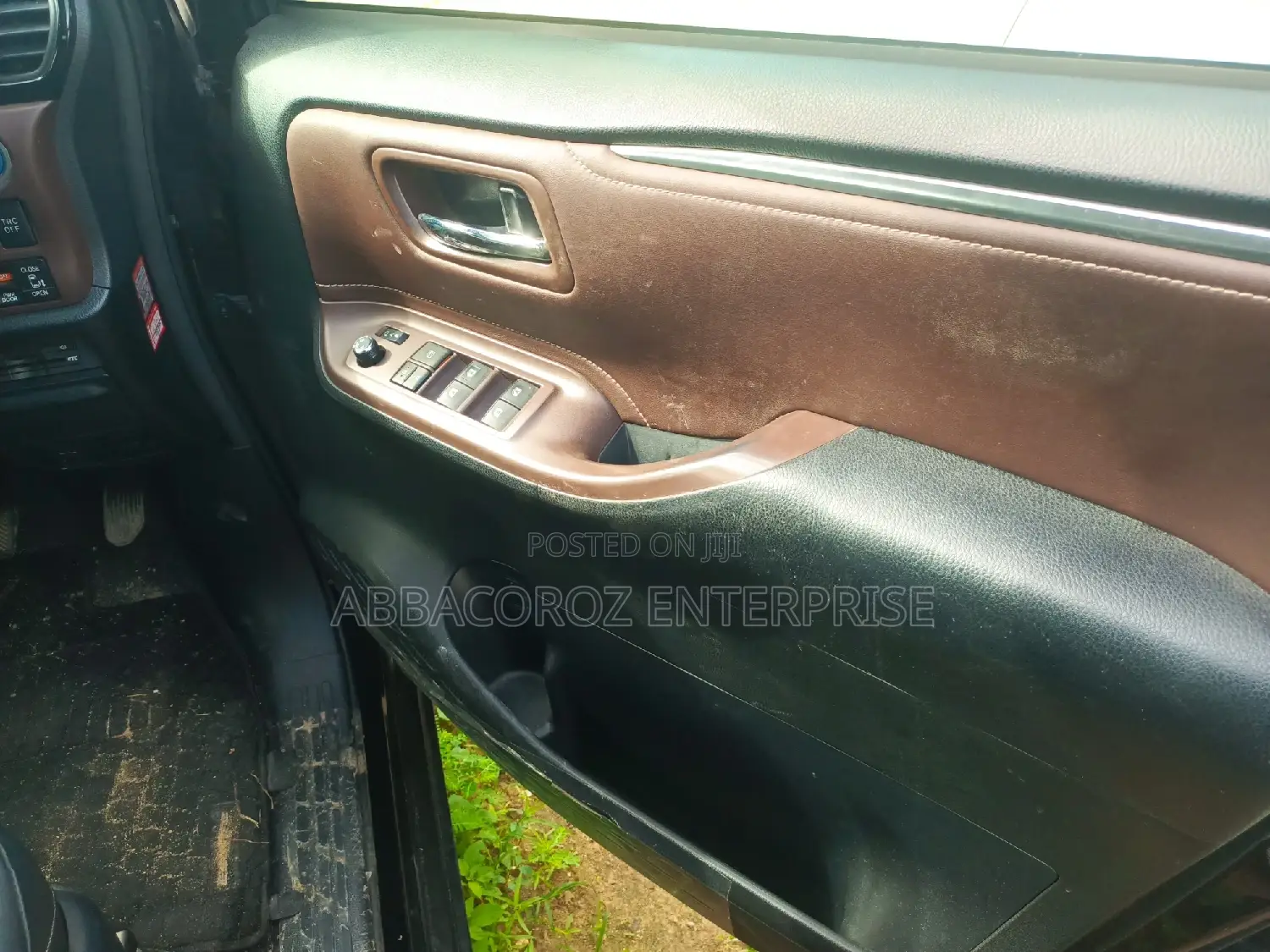Toyota Esquire 1.8 FWD Hybrid (7 seater) 2016 Black