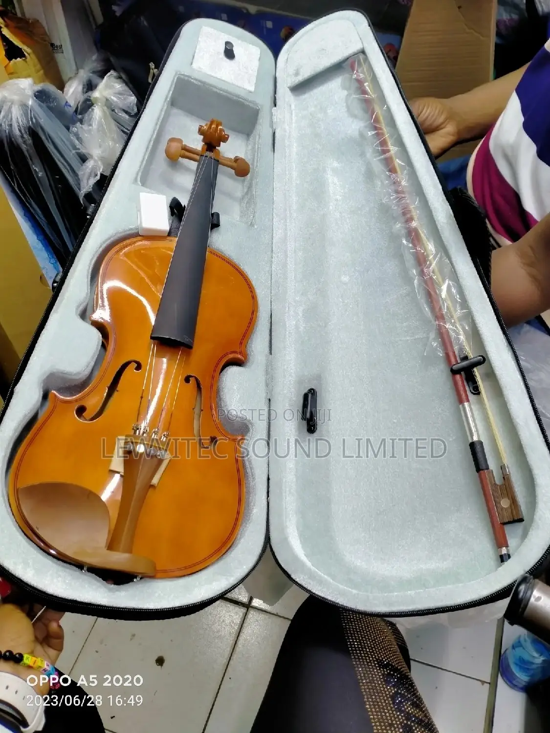 Wood Cream Violin