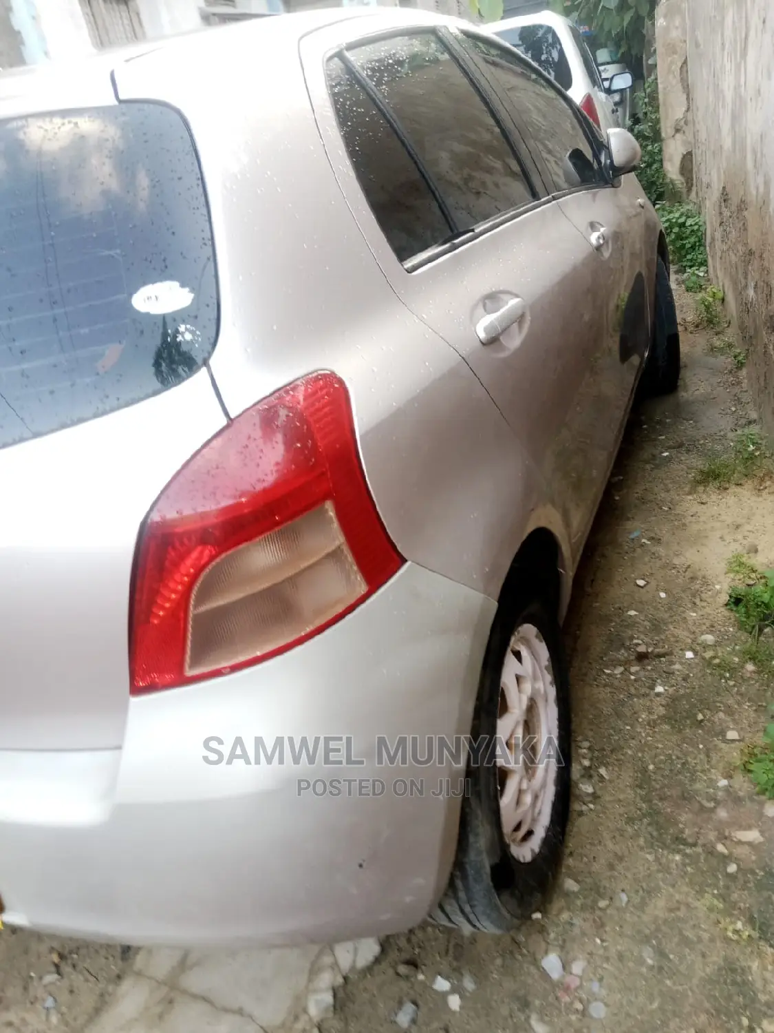 Toyota Vitz 2009 Gray