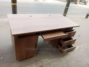 Executive Office Desk 1.4 MTRS