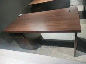 Executive Office Desk 1.4 MTRS