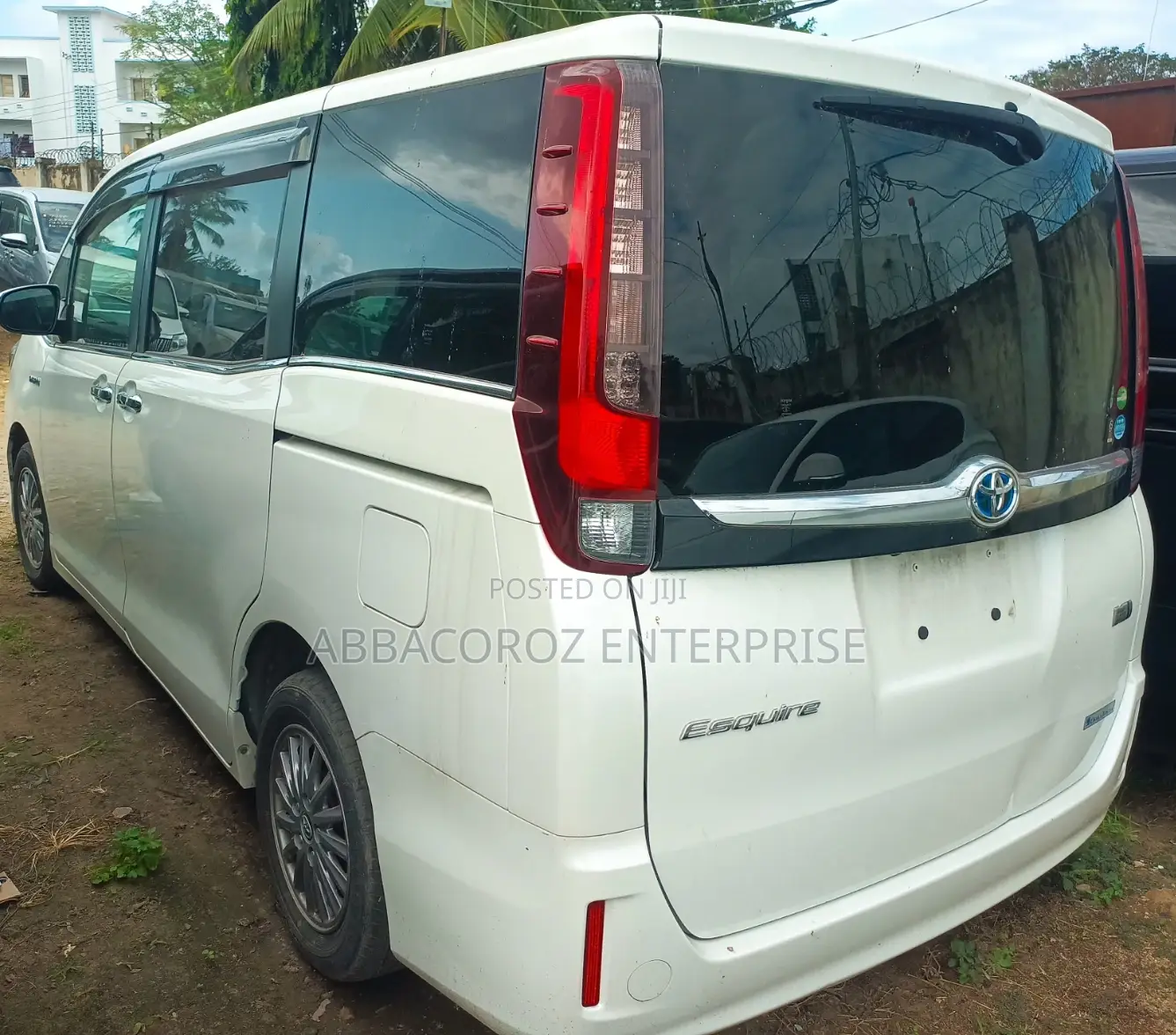 Toyota Esquire 1.8 FWD Hybrid (7 seater) 2017 White