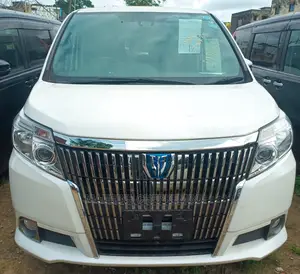 Toyota Esquire 1.8 FWD Hybrid (7 seater) 2017 White