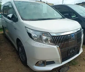 Toyota Esquire 1.8 FWD Hybrid (7 seater) 2017 White