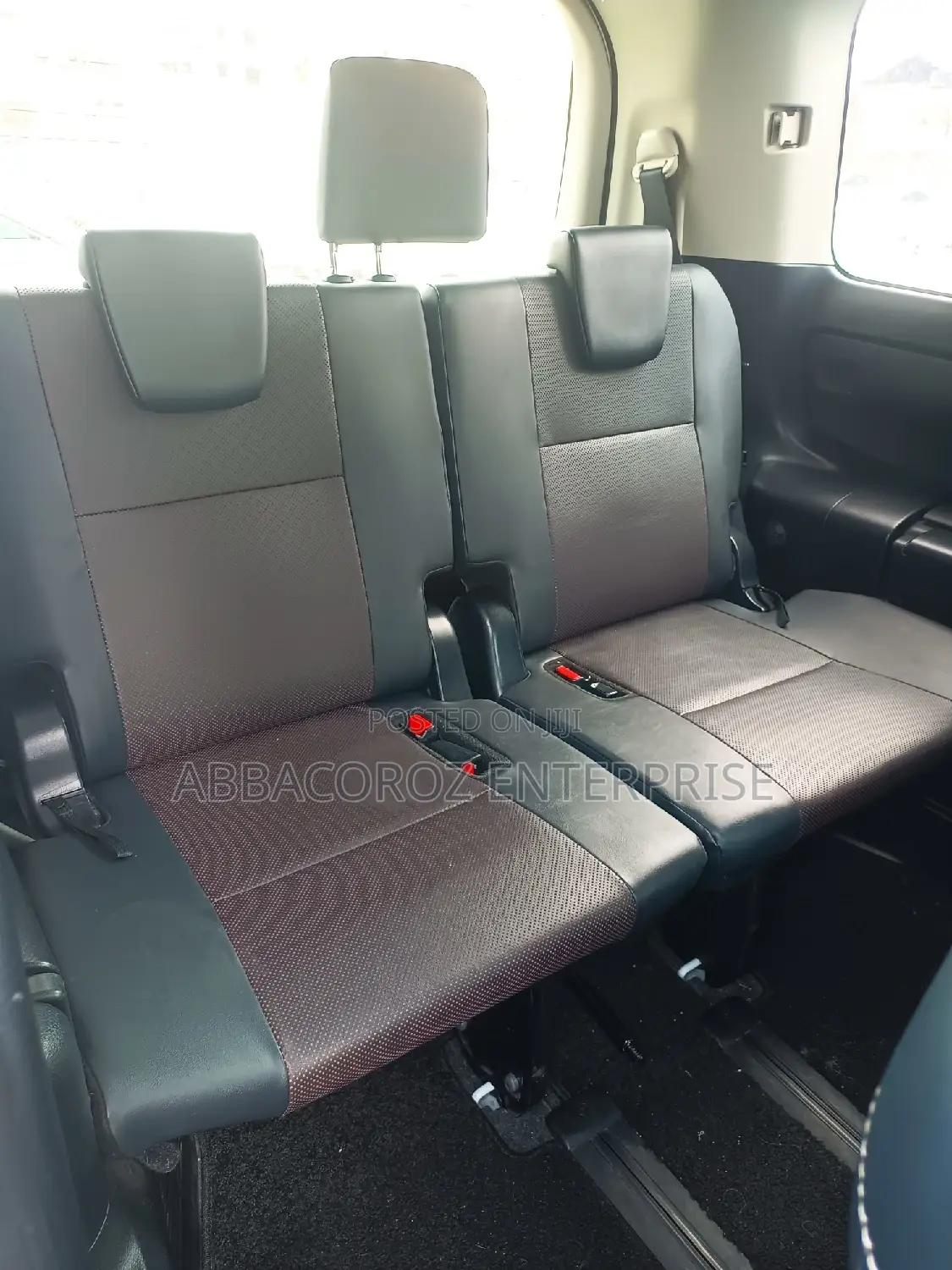 Toyota Esquire 1.8 FWD Hybrid (7 seater) 2017 White