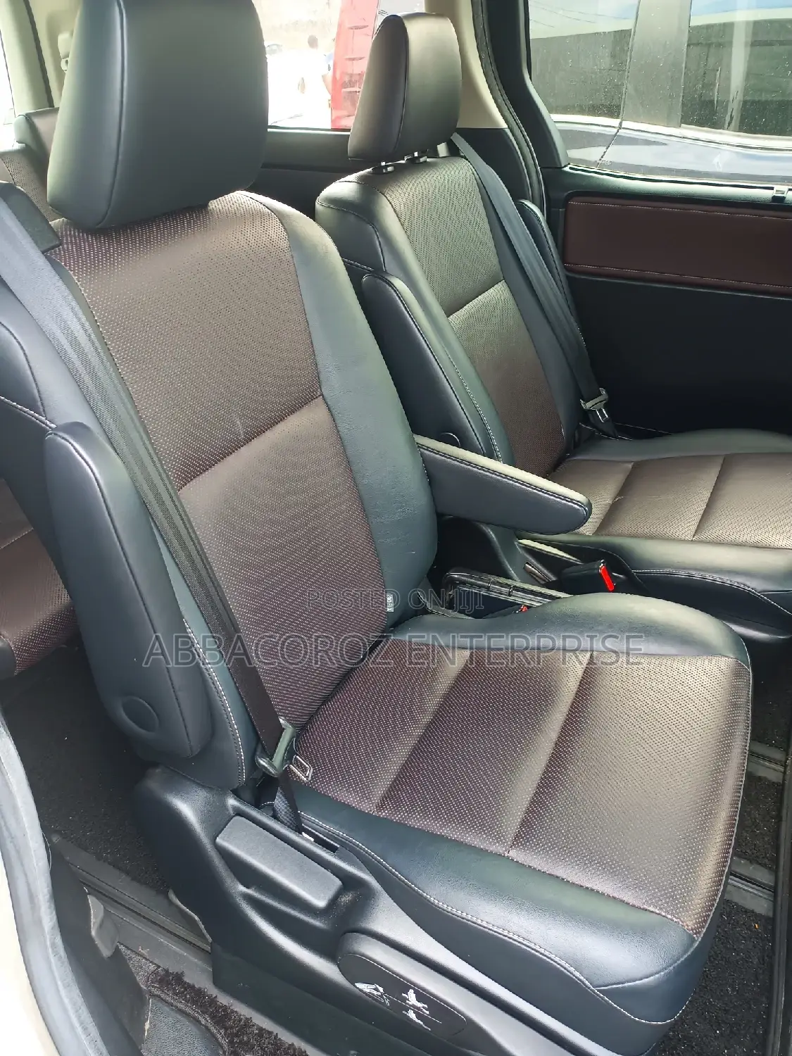Toyota Esquire 1.8 FWD Hybrid (7 seater) 2017 White