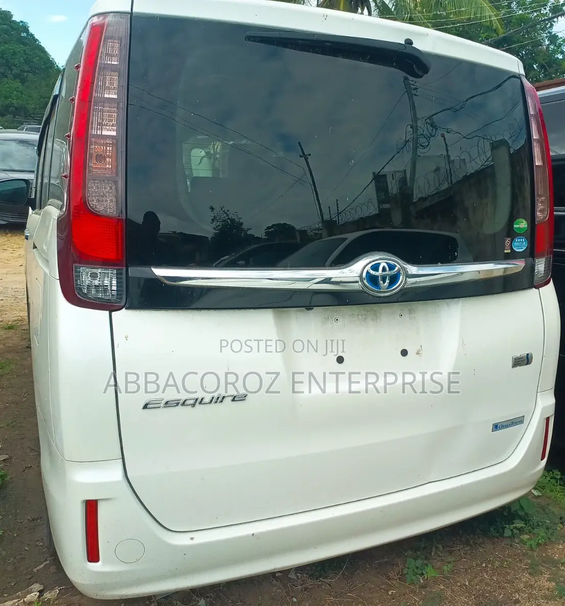 Toyota Esquire 1.8 FWD Hybrid (7 seater) 2017 White