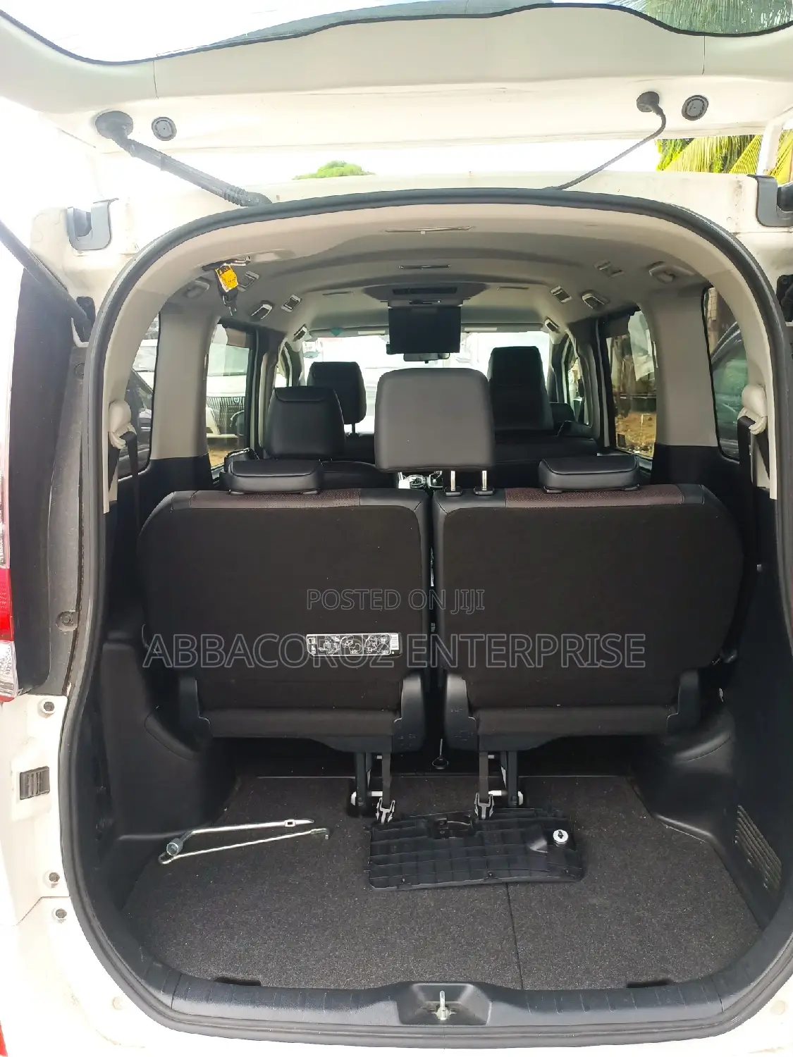 Toyota Esquire 1.8 FWD Hybrid (7 seater) 2017 White