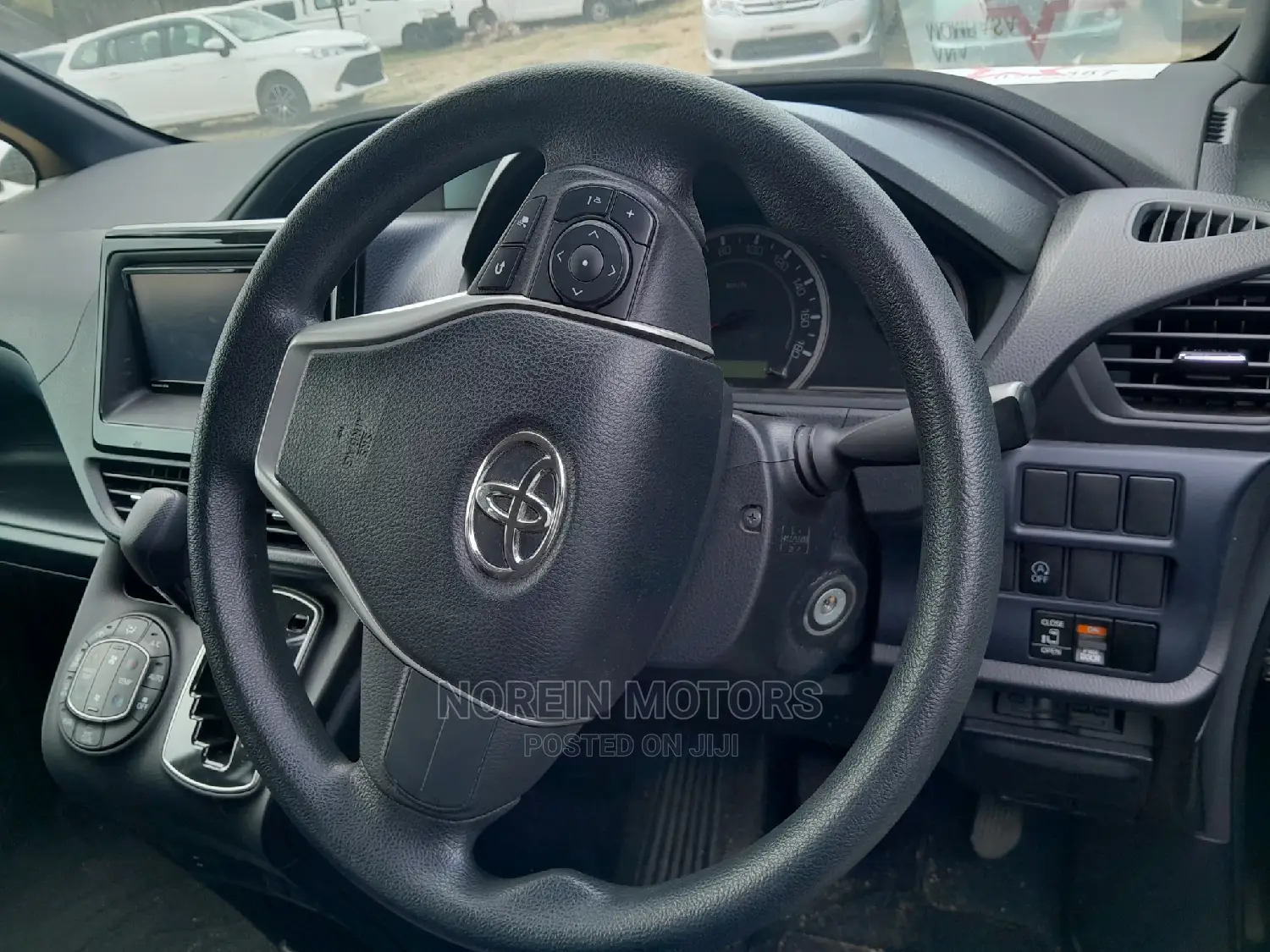 Toyota Esquire 1.8 FWD Hybrid (7 seater) 2016 Blue