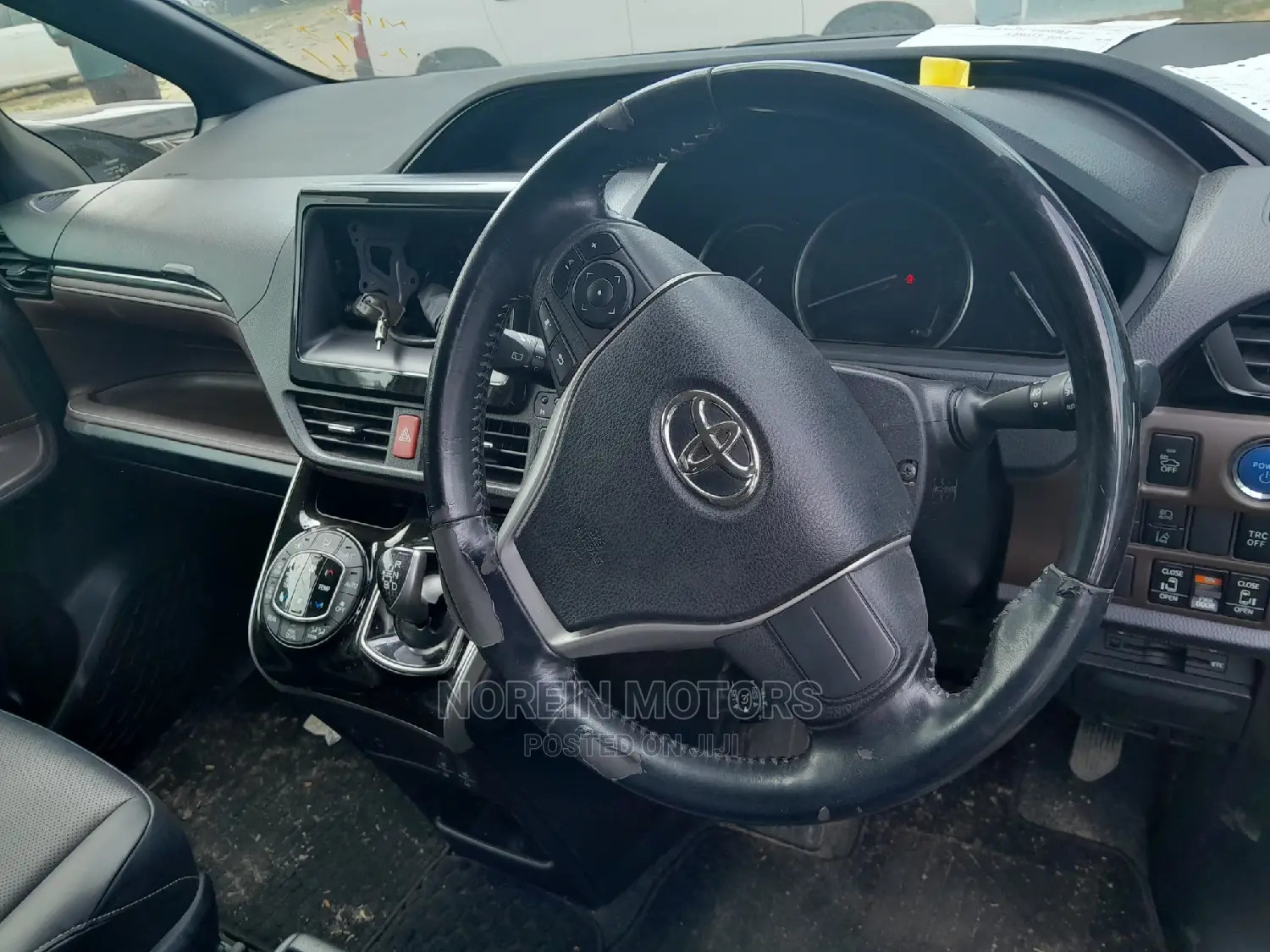 Toyota Esquire 1.8 FWD Hybrid (7 seater) 2016 Blue