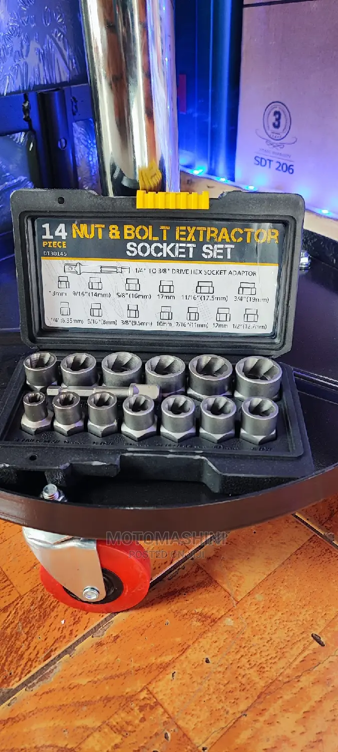 Damaged Nut and Bolt Remover Extractor Kit