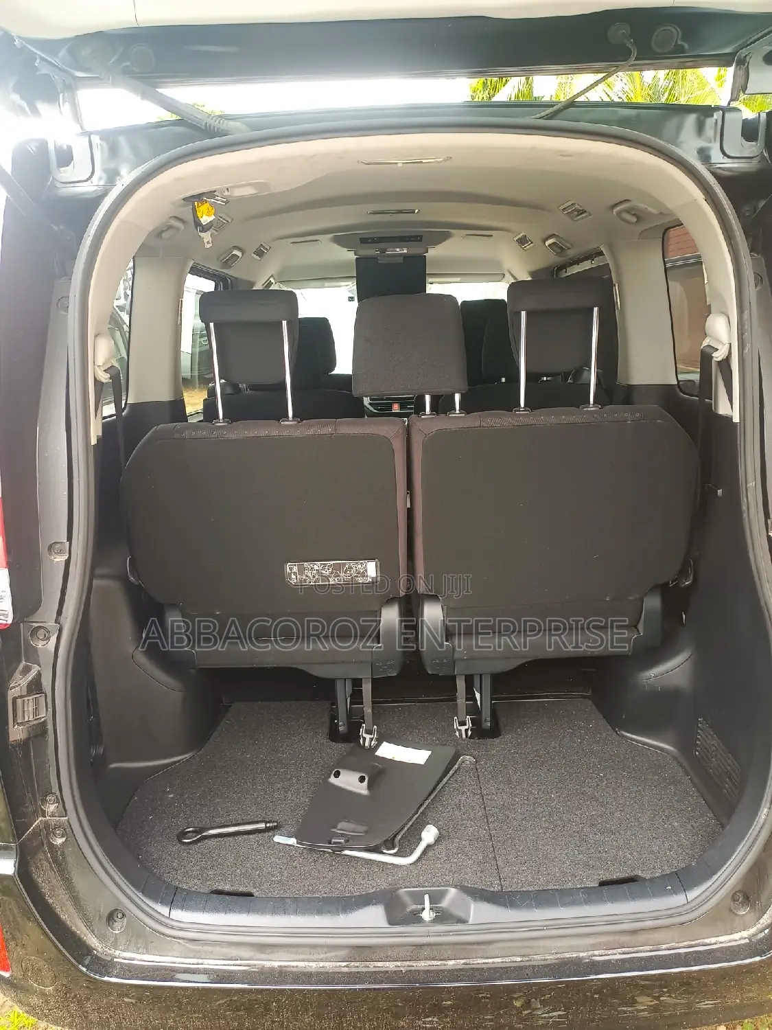 Toyota Noah 1.8 FWD Hybrid (7 seater) 2016 Black