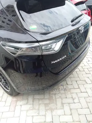 Toyota Harrier 2.0 4WD 2017 Black