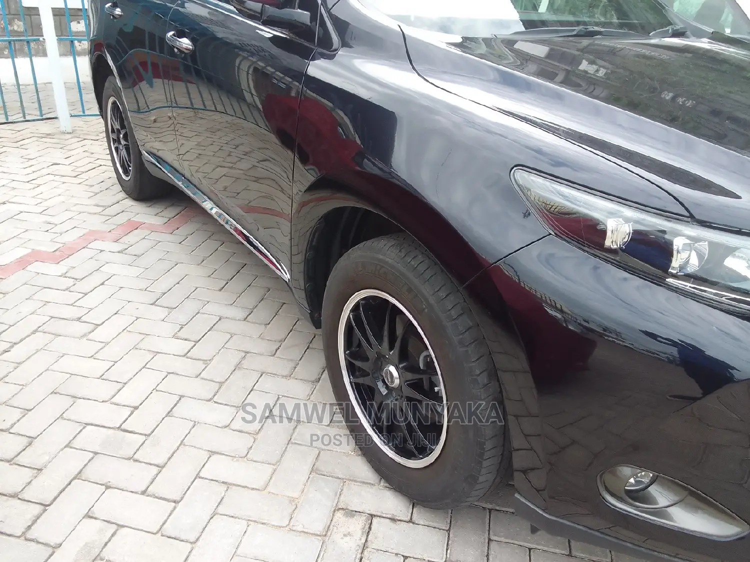 Toyota Harrier 2.0 4WD 2017 Black