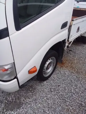 Toyota Dyna 2016 Silver