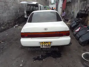 Toyota Corolla 2000 White