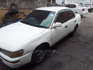 Toyota Corolla 2000 White