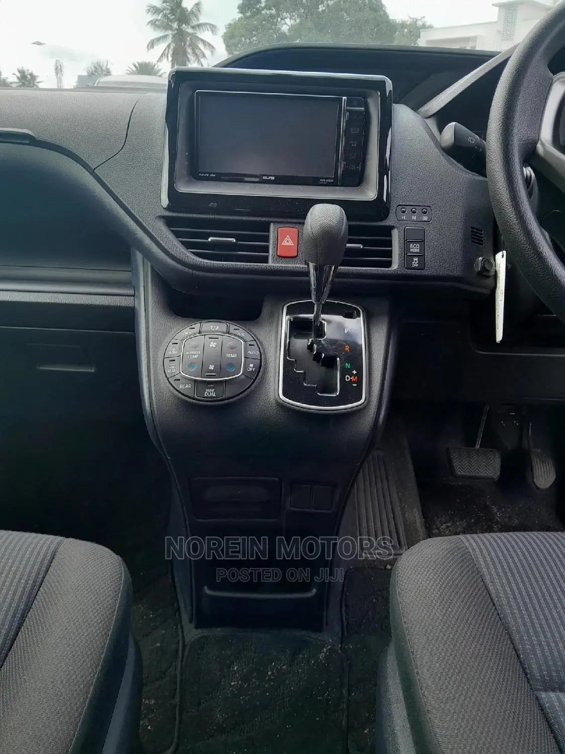 Toyota Esquire 1.8 FWD Hybrid (7 seater) 2016 Blue