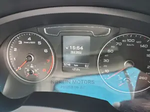 Audi Q3 2016 Off white