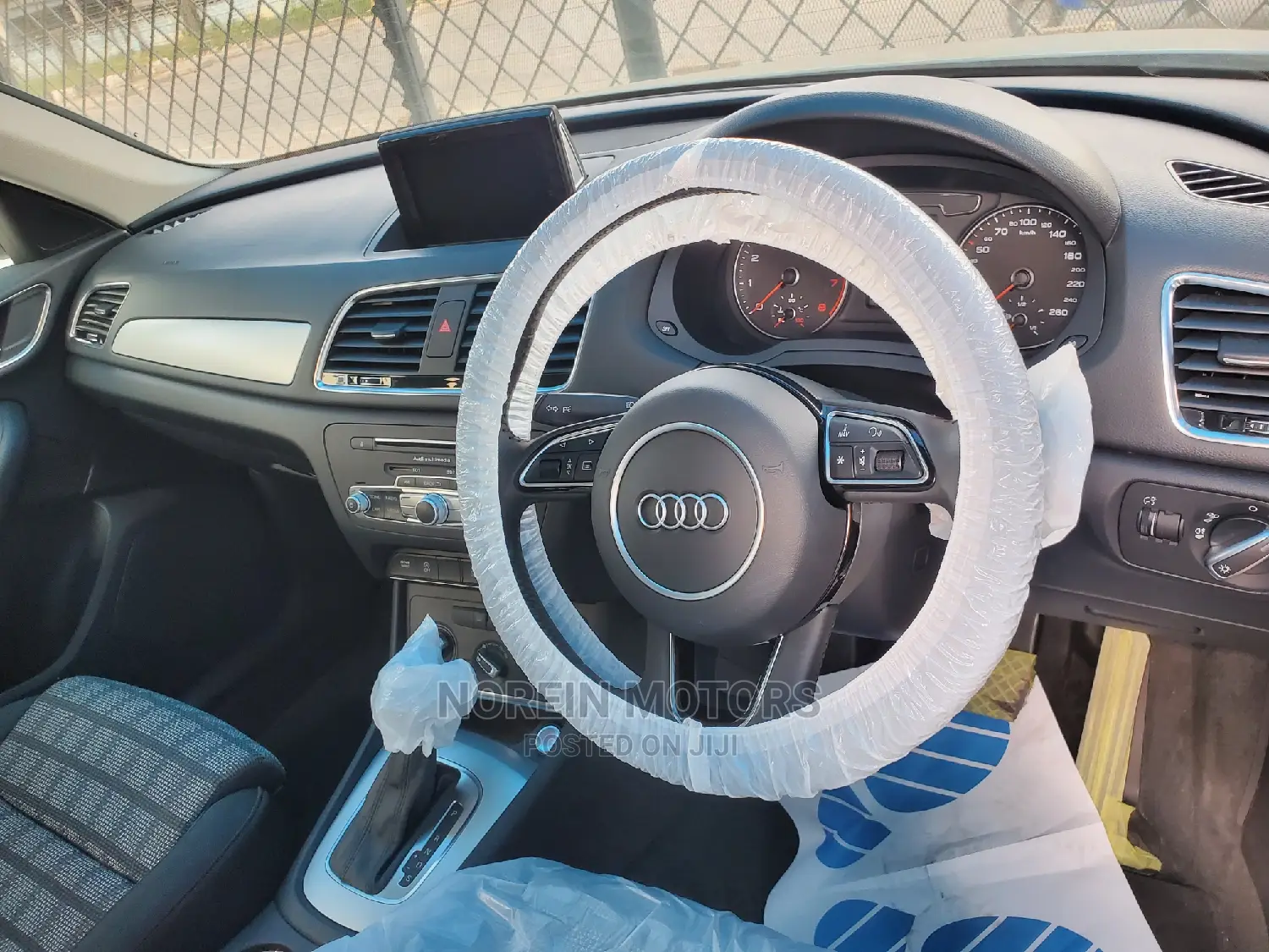 Audi Q3 2016 Off white
